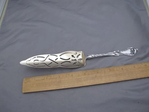 SCARCE Reed & Barton Sterling LES CINQ FLEURS (1900) Pierced JELLY CAKE SERVER