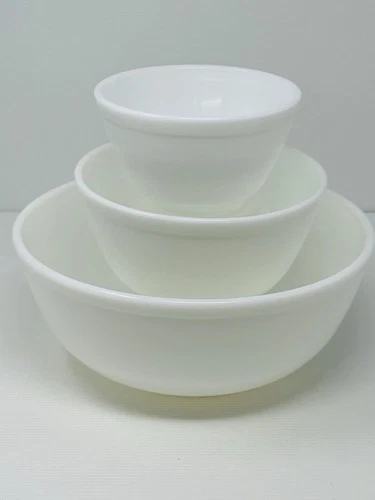 3 Pyrex True Opal White Mixing Bowls Unmarked Bottoms Equivalent to 404 402 401