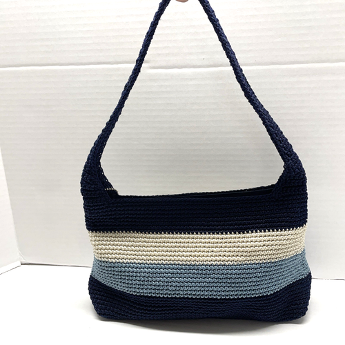 Borsa The Sak borsa a tracolla classica all'uncinetto blu navy, crema e azzurro - Foto 2 di 16