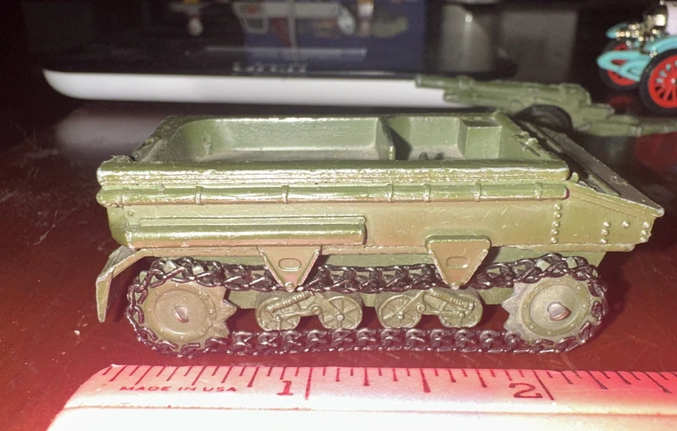 Dinky #162A: Light Dragon Army Tractor, Made In UK 1948 Green 1/48; Only 1 Chain - Image 4 of 4