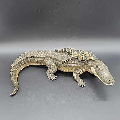 Alligator with Babies Figure Animal Reptile LARGE 11-12 Inches Safari Ltd 2004