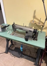 Juki ddl-5550 sewing machine with table 