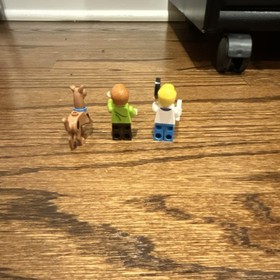 LEGO Scooby-Doo: The Mystery Machine (75902) Complete Set w/ Minifigures