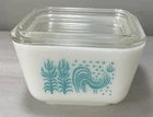 Pyrex 501-B 1-1/2 Cup Amish Butterprint Refrigerator Dish Turquoise With Lid