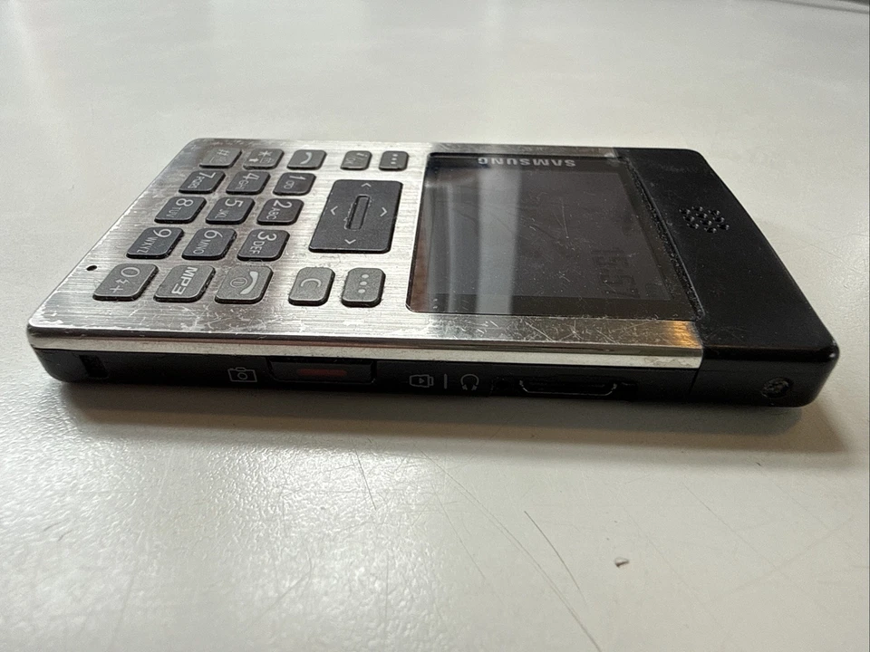 Samsung SGH P300 Silver Vintage Mobile Phone Working, photo 3 of 5