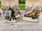 2 David Winter Village Houses The Shires Bull Pen Donkey Shed Great Britain gift