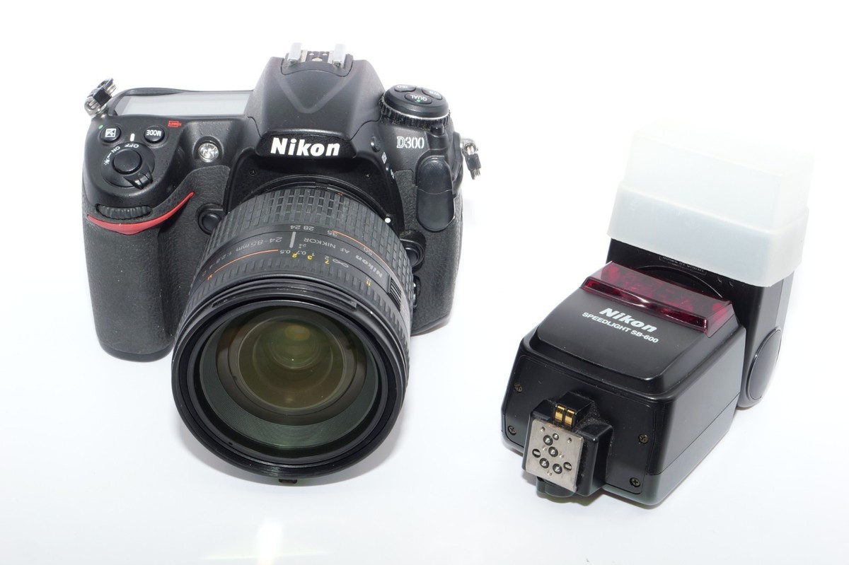 Nikon D300 12.3mp Digital SLR Camera. Nikkor AF-D 24-85mm f2.8-4