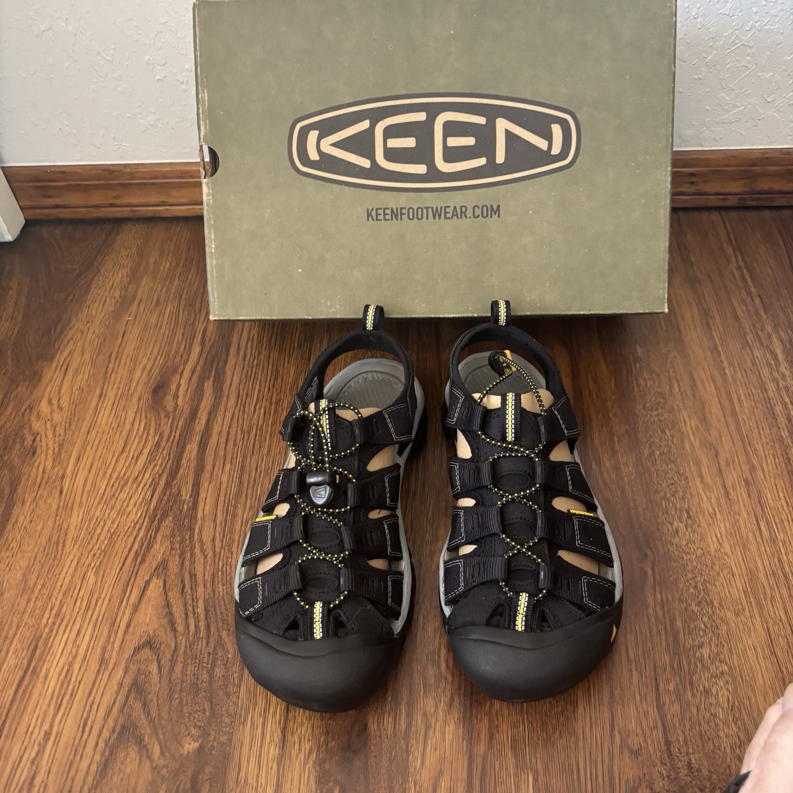 Sandali da trekking impermeabili New Keen da uomo taglia 9 5 Newport H2 neri 1001907 nuovi con scatola