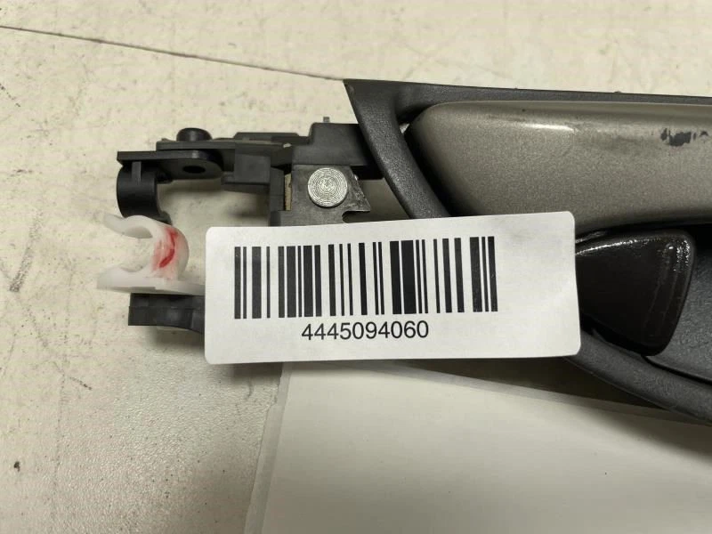 2008 年本田 ACCORD LX 后方右乘客侧室内门把手 原始设备制造商 + — 第 3/4 张图片