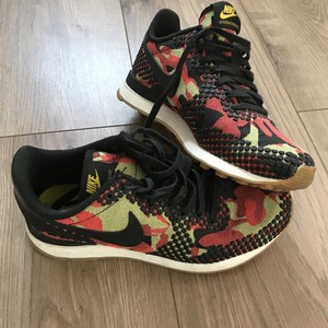 nike camouflage trainers