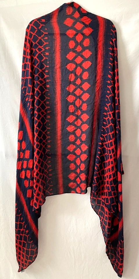 Bufanda oblonga azteca roja, azul marino Stella & Dot 37,5"x72" Foto 2 de 4