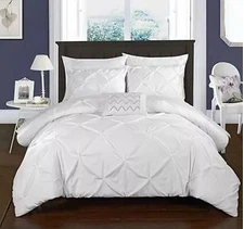 == Chic Home Daya 4 Pc King Duvet Cover Set White Pinch Pleat DS2438