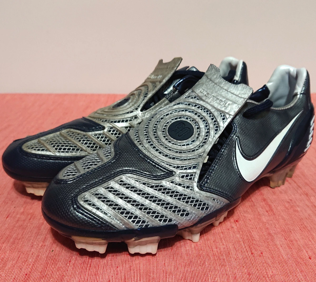 Nike soccer cleats cheap size 6