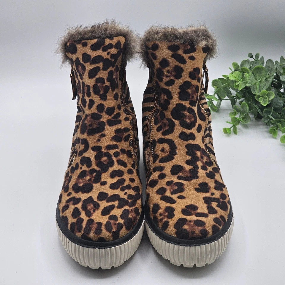 Botines para mujer Jezzy Leopard Journee Collection 8 ribete de piel sintética cremallera Foto 4 de 4