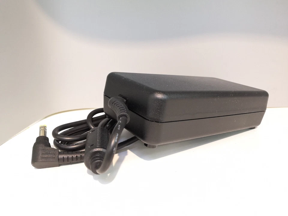 Original Fujitsu ADP-150WB B 150Watt 19V 7,89A CP483426-01 , FMV-AC505A FPCAC83I - Bild 4 von 4