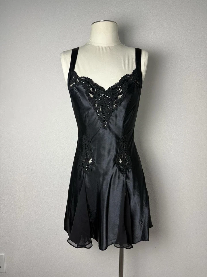 Vestido bata satinado lentejuelas con cuentas negras conjunto gótico Victoria's Secret vintage años 90 XS Foto 4 de 4