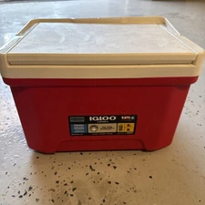 9 Qt Igloo Ice Chest Cooler, Red Brand New, Holds 6 Cans Lightweight