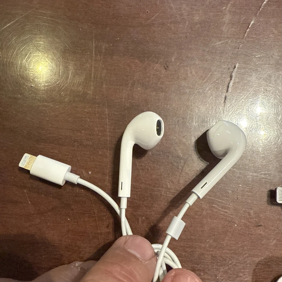 (2) Adaptadores Apple Lightning a conector para auriculares + auriculares Foto 3 de 3