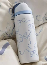 Owala Tied And True Blue Bows 32 Oz Freesip UO Exclusive Urban Outfitters