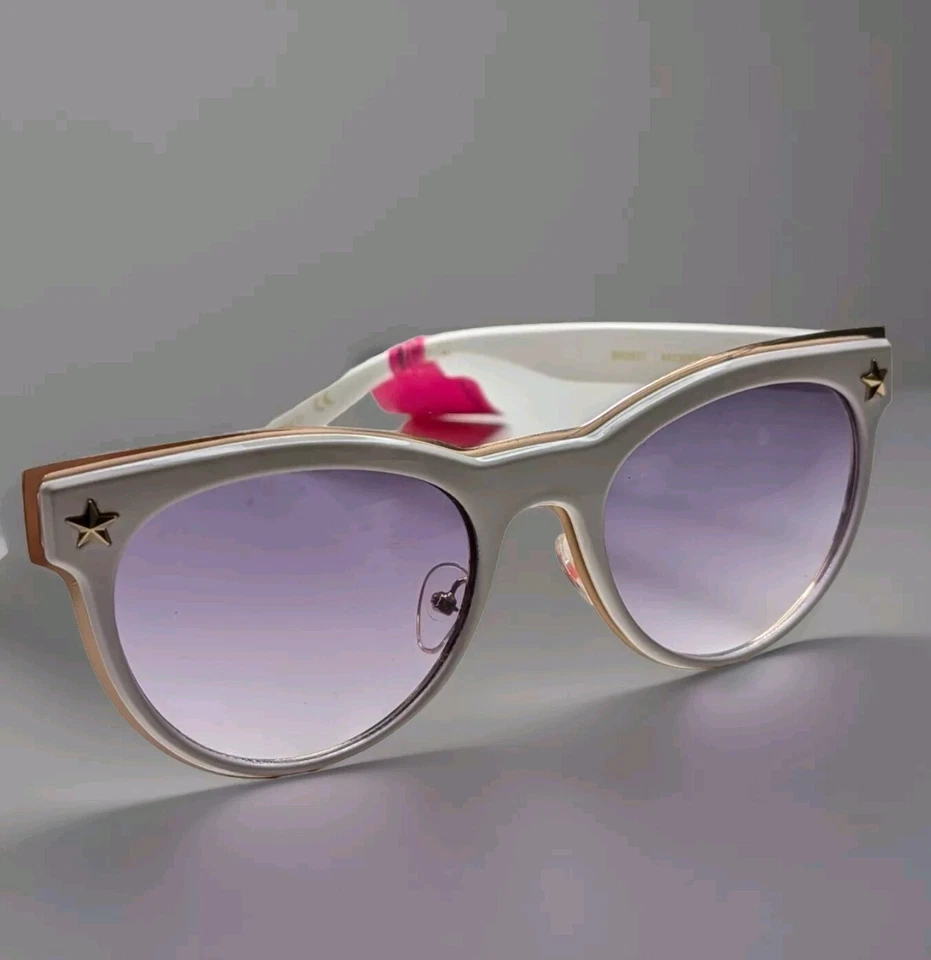 Gafas de sol Betsey Johnson Statement blancas sobre doradas con monturas de estrellas rosa corazón Foto 2 de 4