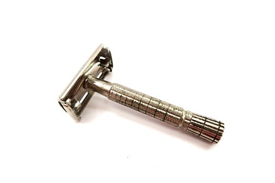 Vintage 1958 GILLETTE D-2 Safety Razor TTO Super Speed ~ NICE RAZOR!!