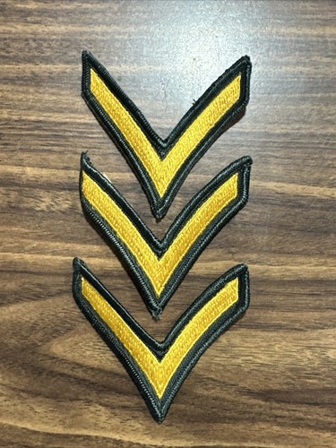private-e-2-e2-pv2-rank-patch-us-army-insignia-chevron-green-gold-ebay