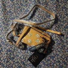 NWT Ella Jae Gypset Scattered Blooms Wristlet...