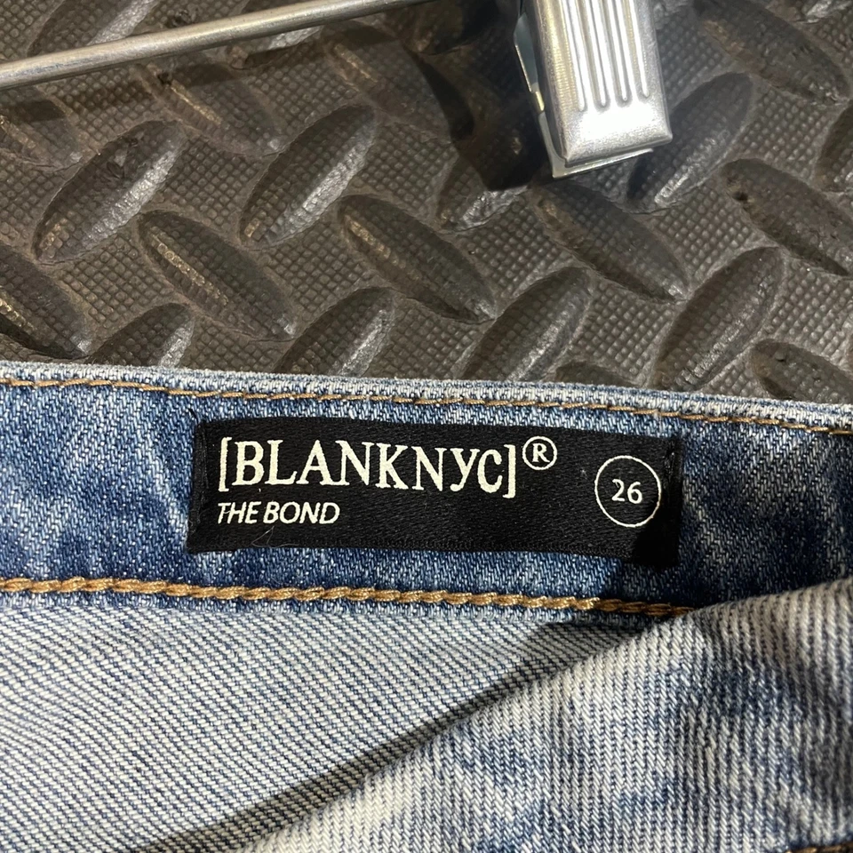 Pantalones de mezclilla ajustados con estampado de serpiente The Bond de Nueva York en blanco desgastados para mujer talla 26 Foto 4 de 4