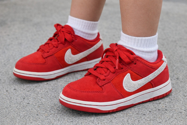 Nike Dunk Low SE GS Valentine’s Day Red Suede Youth 2.5 Classic Athletic