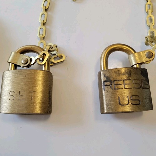 Set Of 4 Vintage REESE U.S. Military Brass Padlocks W/Chains & All Same Key - Picture 2 of 3