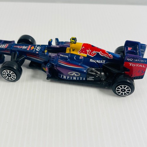 Bburago 1:64 Die Cast Red Bull Infiniti Renault RB9 Webber Vettel F1 Racing Car - Photo 4/11