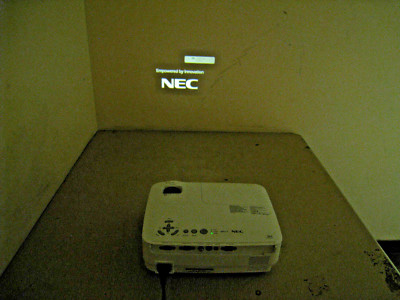 NEC NP115 DLP Projector  2500 Lumens W/O REMOTE FREE SHIPPING