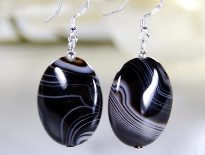 Schöne Ohrringe aus Edelsteine Sardonyx Ovalform 925er Silber Ohrhaken