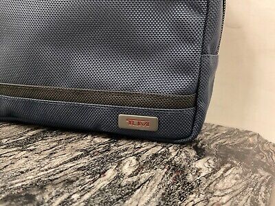 NEW - TUMI Zippered Medium Kit - Pouch - Cosmetic Bag - NAVY NEW - TUMI Zippered Medium Kit - Pouch - Cosmetic Bag - NAVY