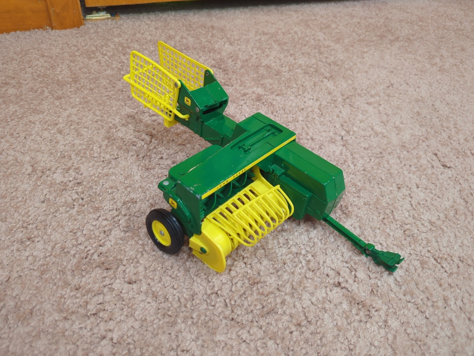 ERTL Square Hay Baler Farm Toy Diecast John Deere  1:16 Scale Model #585 Vintage