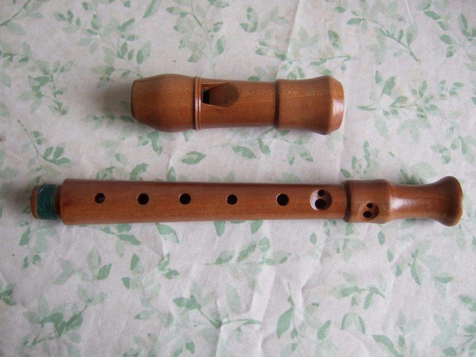 Beatiful Heinrich Royal Soprano / Descant Recorder, Pear Wood, Excellent - Image 2 of 4