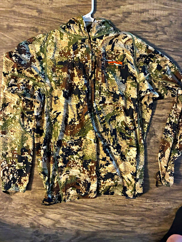 Sitka Gear Men’s Large Core Lightweight hoodie.