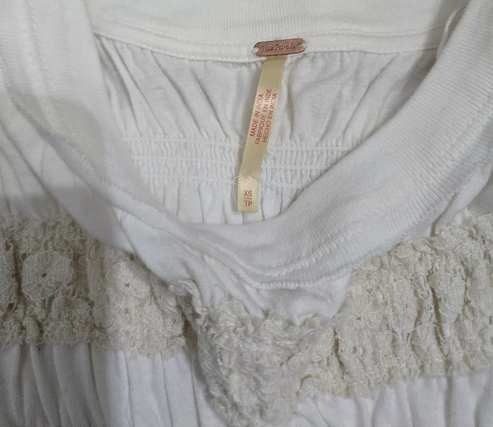 Top de mujer Pre-loved FREE PEOPLE blanco/marfil manga corta talla XS Foto 3 de 3