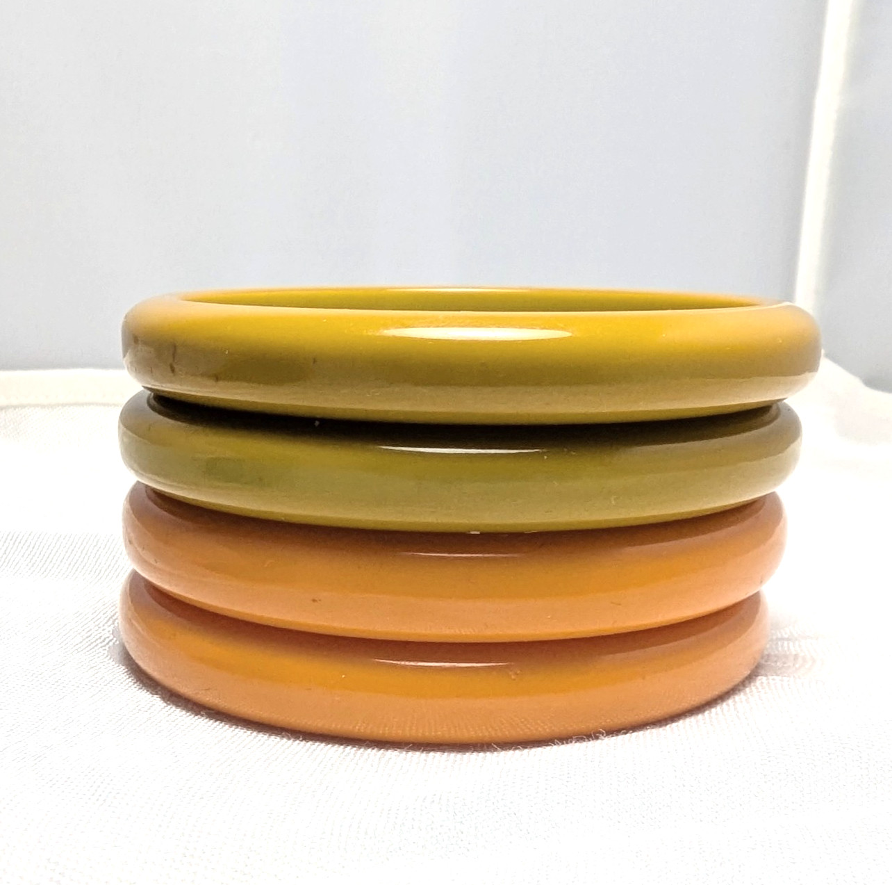 Vintage BAKELITE Bangle Stack Bracelets Apple Gre… - image 5