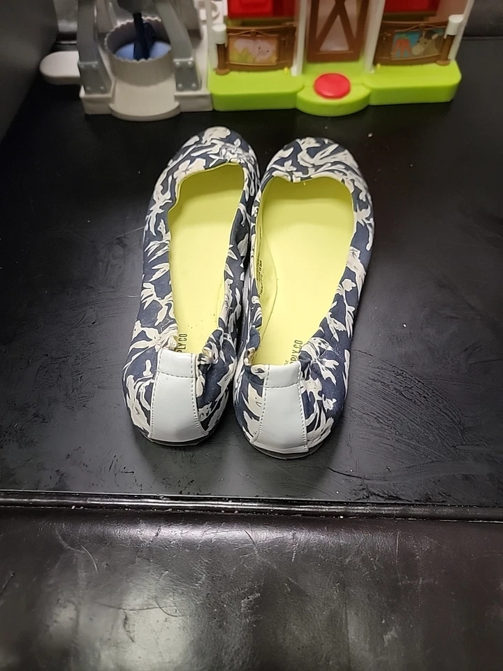 Zapatos planos de ballet Mossimo Supply Co para mujer talla 10 sin cordones informales con patrón floral Foto 3 de 4