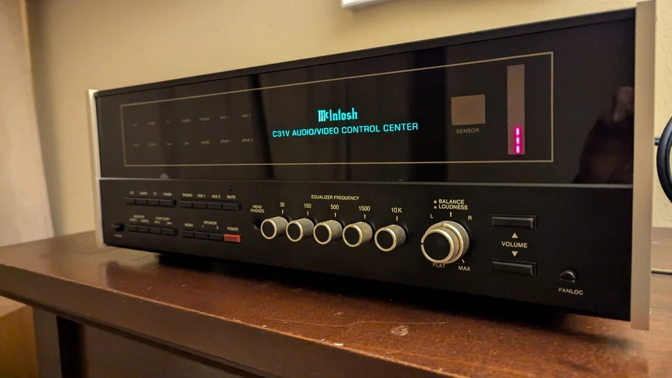 McIntosh C31V Audio/Video Control Center (Preamplifier) - image 2 of 4