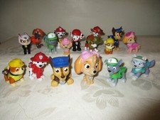 LOT OF 17 PAW PATROL DOG PUPPY SPACE ACTION FIGURINES, 9 DIFFERENT NAMED DOGS