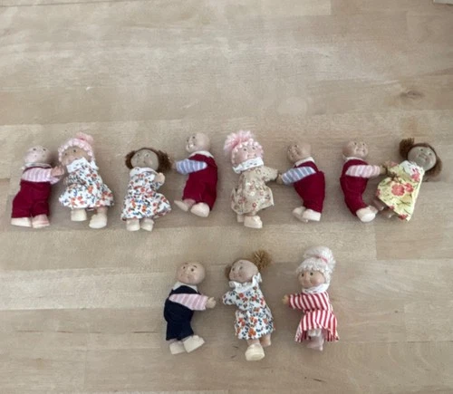 Lot of 11 cabbage patch clip on hands mini dolls