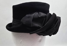 Vintage 1940s Women  s Black Wool Felt Tilt Hat with Large Bow by Goldstein