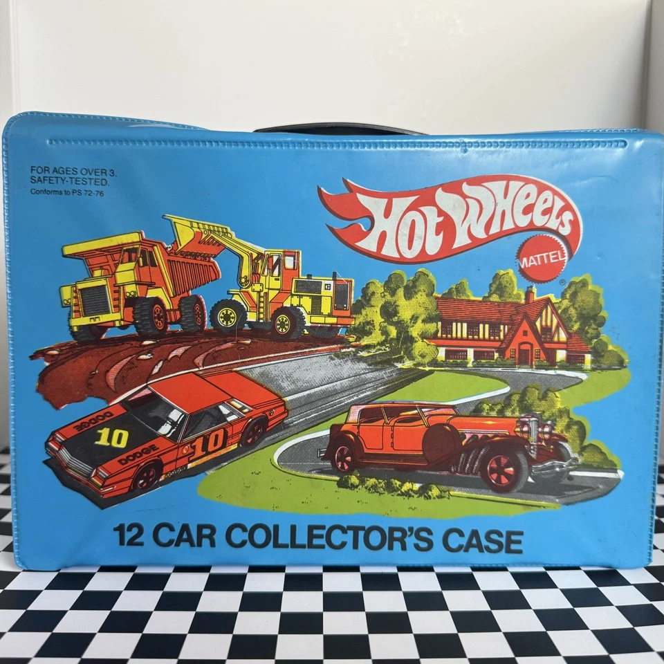 Vintage Hot Wheels MATTEL FLYING COLORS 12 CAR CASE with 4 Cars‼️ - Image 2 of 4