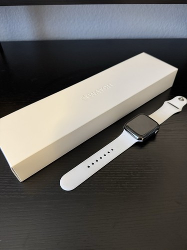 Apple Watch Series 8 45mm Silver Stainless Steel Case with White Sport Band, S/M - Photo 2 sur 6