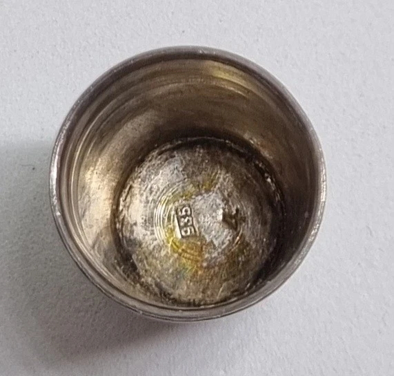 Antiguo dedal de plata esterlina esmalte policromado decoración floral principios del siglo XX Foto 2 de 4