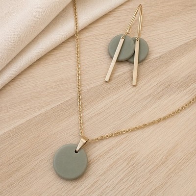 Handmade Schmuck-Set: Ohrringe+ Kette | Creolen | Gold | Salbei | minimalistisch