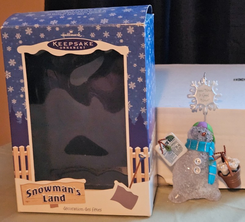 Hallmark Christmas Keepsake Ornament SNOWMANS LAND SNOW WHAT FUN  2003