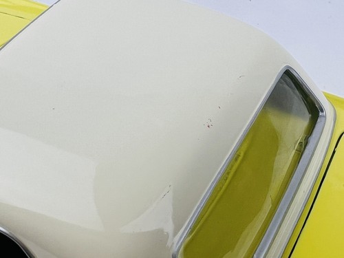 1955 FORD THUNDERBIRD ROAD TOUGH 1/18 SCALE DIECAST YELLOW - Picture 7 of 11